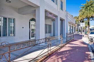 750 Collins Ave in Miami Beach, FL - Building Photo - Building Photo