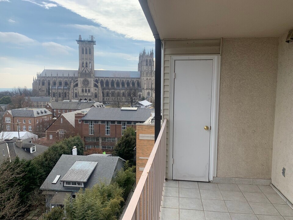 3217 Wisconsin Ave NW in Washington, DC - Building Photo