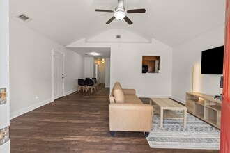 16 Ristona Dr in Savannah, GA - Foto de edificio - Building Photo