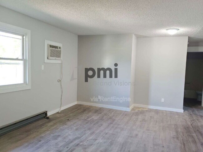 465 E Main St in Warrensburg, IL - Building Photo - Building Photo