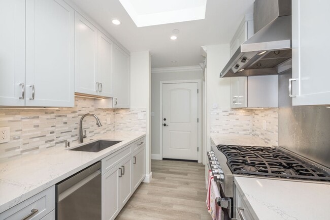 property at 1009 S Norfolk St