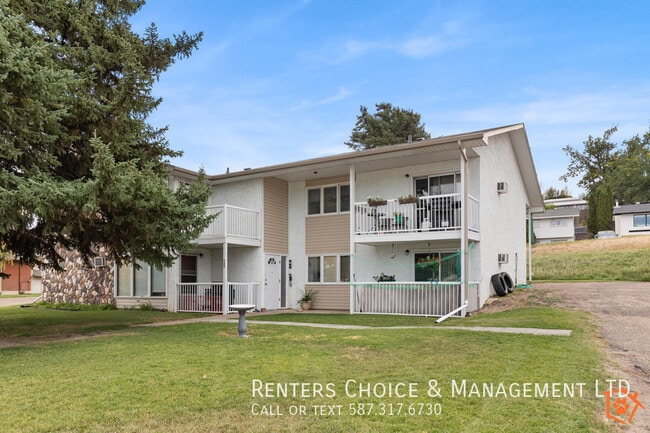 property at 733-733 1 St SW