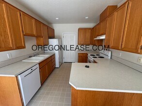 3440 Arrowhead St in Eugene, OR - Foto de edificio - Building Photo
