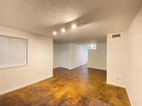 1112 Lawrence St in Houston, TX - Building Photo - Building Photo