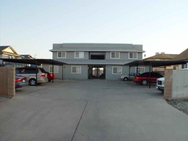 765 W Putnam Ave in Porterville, CA - Building Photo