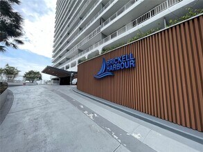200 SE 15th Rd in Miami, FL - Building Photo - Building Photo