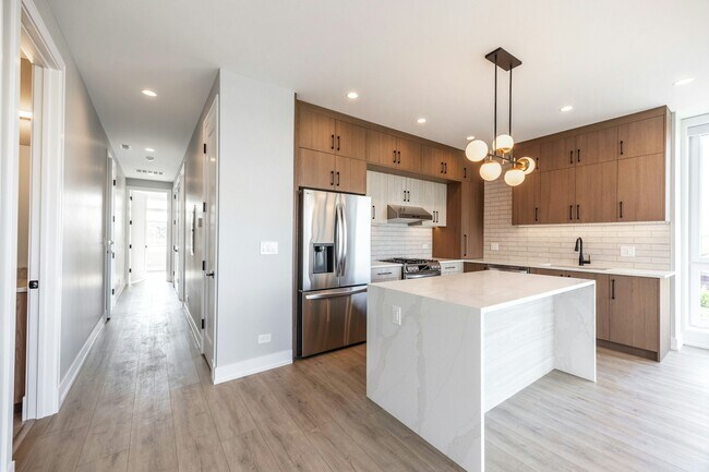 2355 W Flournoy St-Unit -302 in Chicago, IL - Foto de edificio - Building Photo