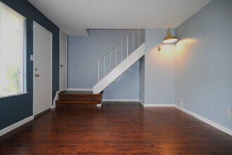 62 Omaha Ct in Sacramento, CA - Building Photo - Building Photo