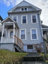 139 N Clinton St, Unit Apt 2 in Poughkeepsie, NY - Building Photo