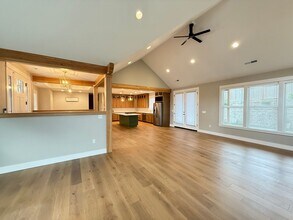 572 N M St in Cottage Grove, OR - Building Photo - Building Photo