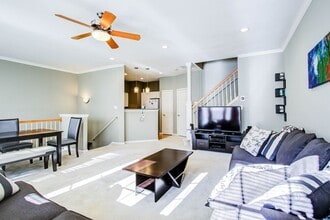 8114 Anna Ct in Falls Church, VA - Building Photo - Building Photo