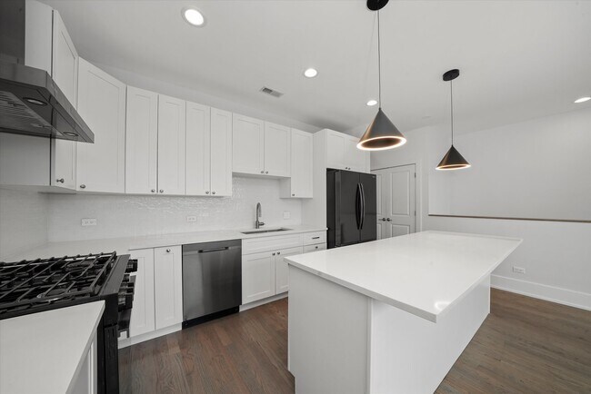 3415 N Bosworth Ave in Chicago, IL - Building Photo - Building Photo