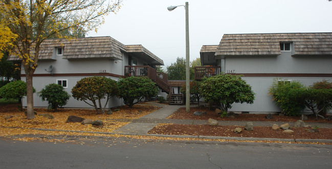 1143-1149 6th St NW in Salem, OR - Foto de edificio - Building Photo