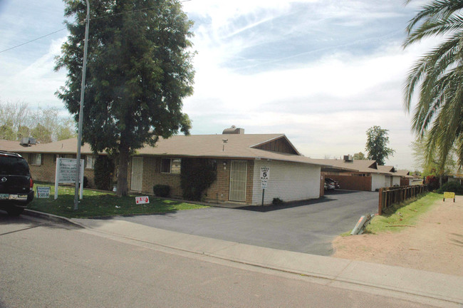 Granada Gardens in Phoenix, AZ - Building Photo - Building Photo