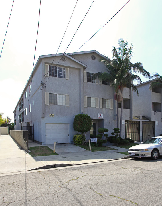 4032 W 129th St in Hawthorne, CA - Building Photo