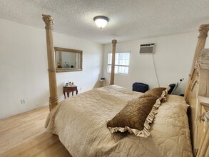 6904 Radford Ave, Unit 7 in North Hollywood, CA - Building Photo - Building Photo