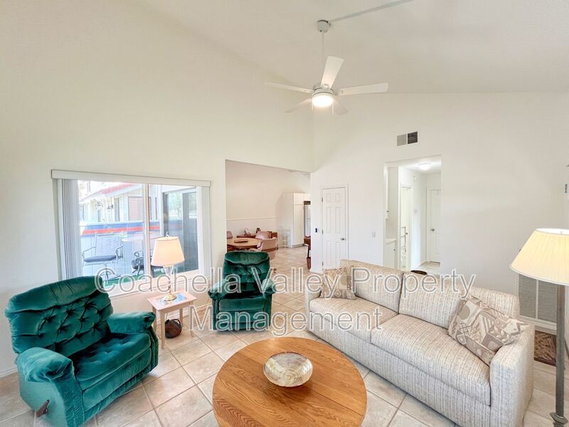 2010 Lawrence Crossley Rd in Palm Springs, CA - Building Photo