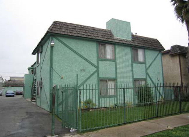 14239 Calvert St in Van Nuys, CA - Building Photo - Building Photo