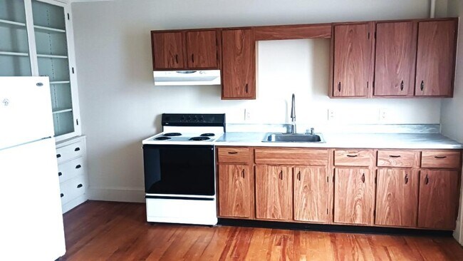52 S Chestnut St in Augusta, ME - Building Photo - Building Photo
