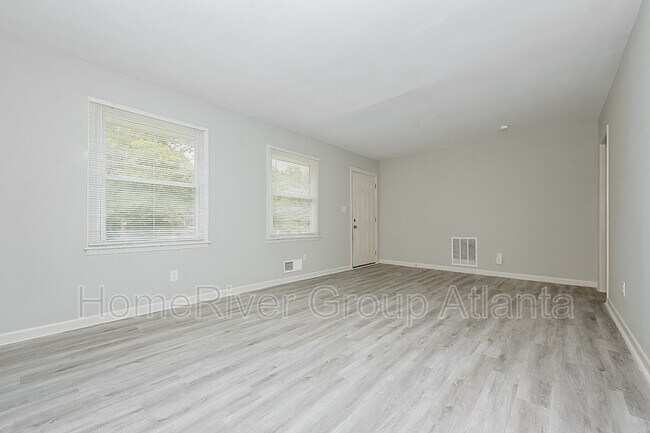6005 Randy Ln in Ellenwood, GA - Building Photo - Building Photo