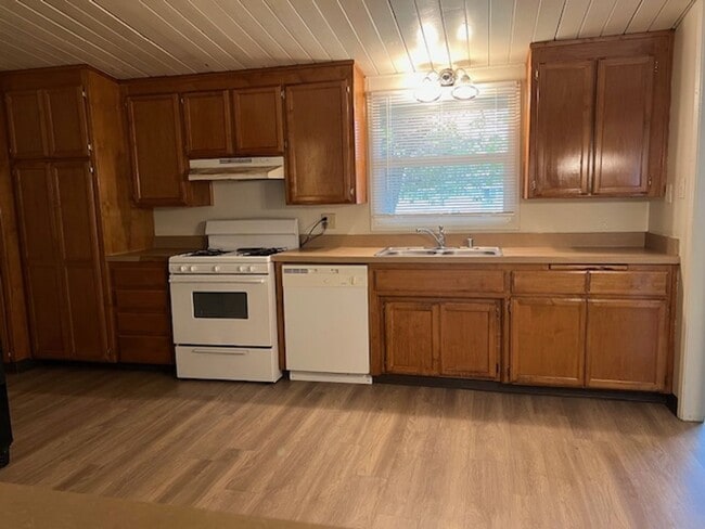 22 Candy St in Bakersfield, CA - Building Photo - Building Photo