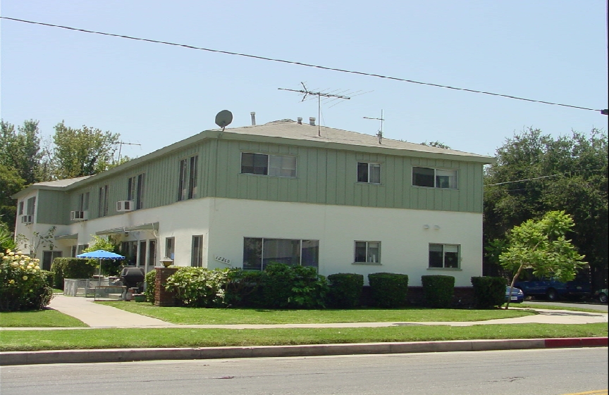 12260 Magnolia Blvd in North Hollywood, CA - Building Photo