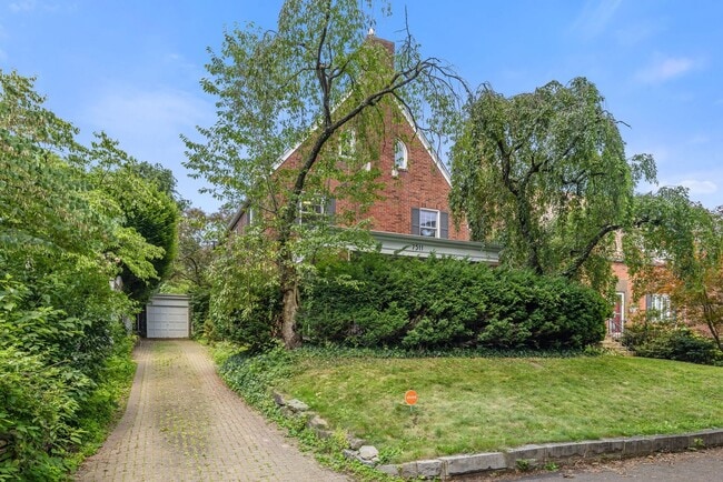 property at 7511 Graymore Rd