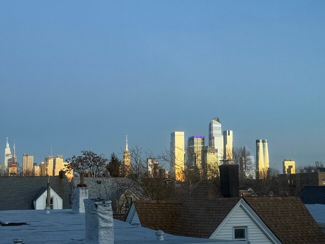 3718 Park Ave, Unit D2 in Weehawken, NJ - Foto de edificio - Building Photo