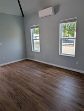6719 Rudnick Ave in Woodland Hills, CA - Foto de edificio - Building Photo