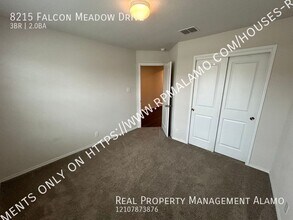 8215 Falcon Meadow Dr in Converse, TX - Building Photo - Building Photo
