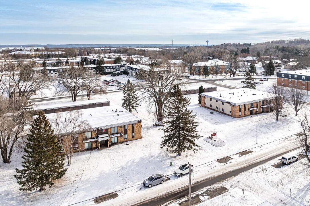 Allen Avenue in West St. Paul, MN - Foto de edificio