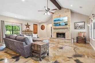 1389 Co Rd 3591 in Paradise, TX - Building Photo - Building Photo