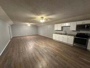 211 W Huff Ave, Unit Unit#B in San Antonio, TX - Building Photo - Building Photo