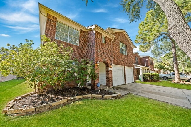 10211 E Summit Canyon Dr in Houston, TX - Building Photo - Building Photo