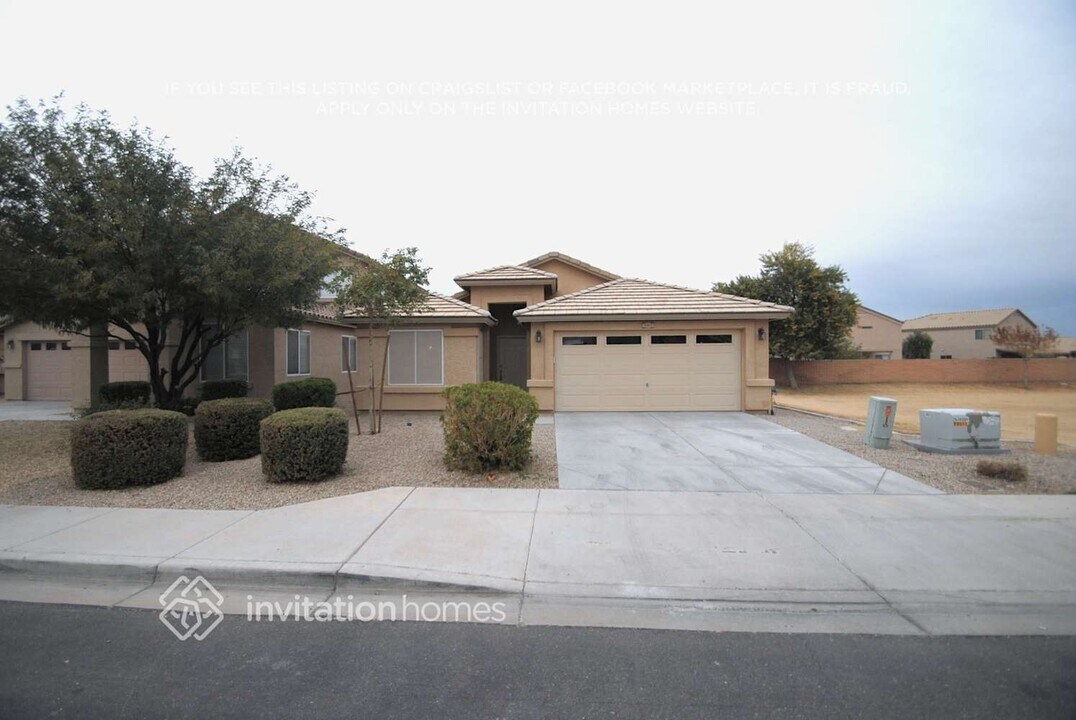 3062 W Yellow Peak Dr in San Tan Valley, AZ - Foto de edificio