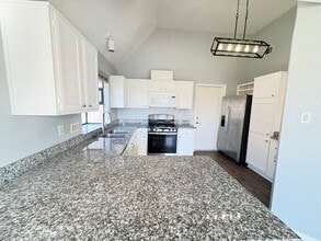 16702 Tranquil Dr in Sugar Land, TX - Foto de edificio - Building Photo