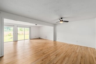 302 Antler Dr in Enterprise, AL - Foto de edificio - Building Photo