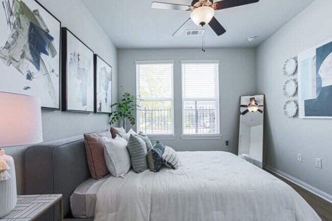 17000 Bissonnet St in Houston, TX - Building Photo - Building Photo