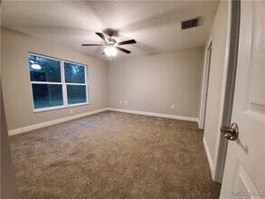 8687 N Paradisea Dr in Citrus Springs, FL - Foto de edificio - Building Photo