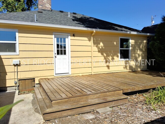 4438 SE Ogden St in Portland, OR - Building Photo - Building Photo