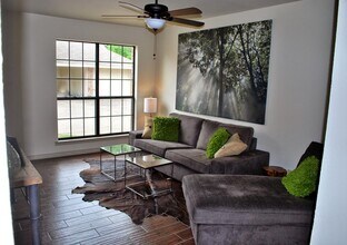 1604 N Travis St in Sherman, TX - Building Photo - Building Photo