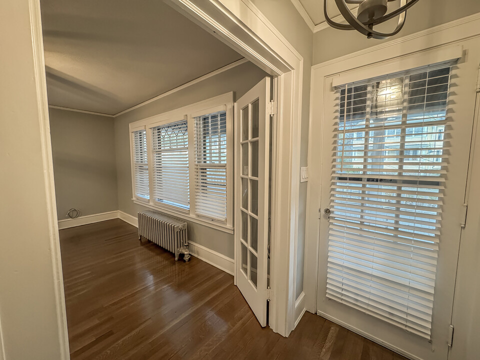 59 Rustic Ter, Unit Floor 2 in Bristol, CT - Foto de edificio