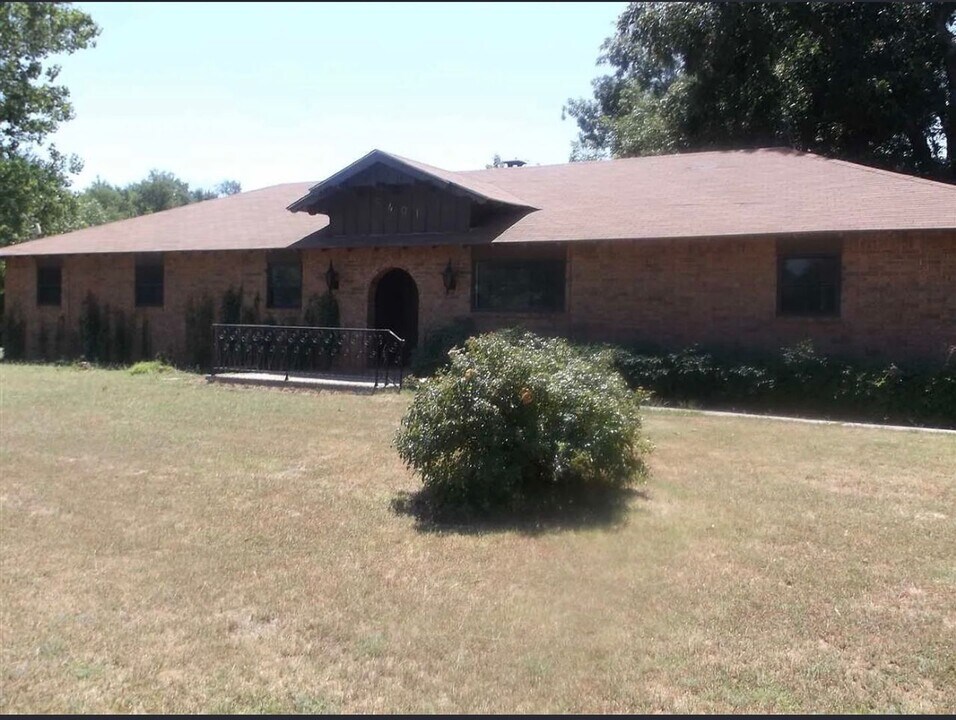 5401 SE Bishop Rd in Lawton, OK - Building Photo