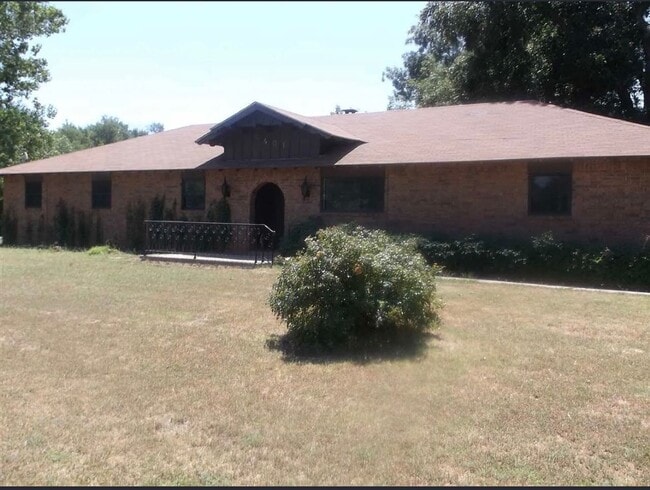 property at 5401 SE Bishop Rd