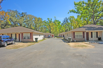 8430-8436 Caminitti Ln in Pensacola, FL - Building Photo - Building Photo