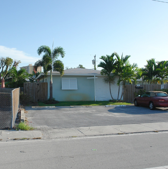 15-19 NE 16th St in Fort Lauderdale, FL - Building Photo