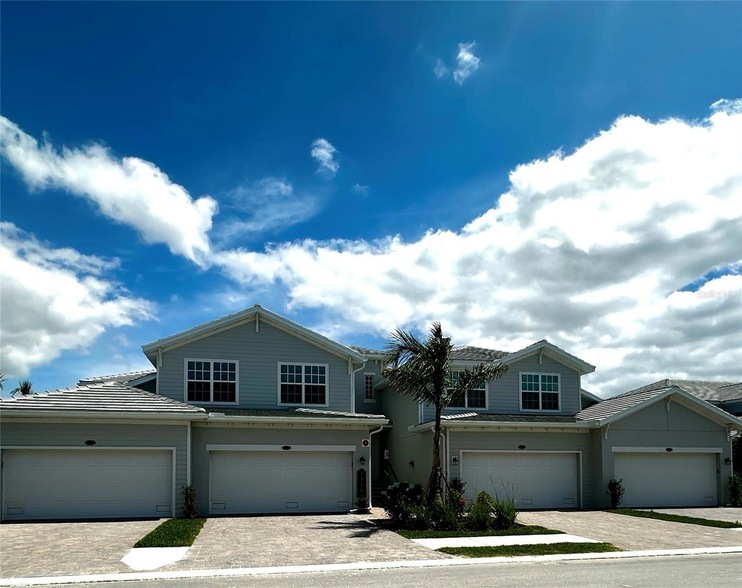 14168 Poppy Fld Lp, Unit 235 in Punta Gorda, FL - Building Photo