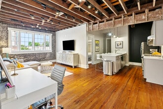 1215 Louisiana Ave, Unit 207 in New Orleans, LA - Foto de edificio - Building Photo
