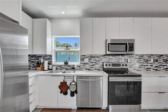 1732 NE 173rd St in North Miami Beach, FL - Building Photo - Building Photo