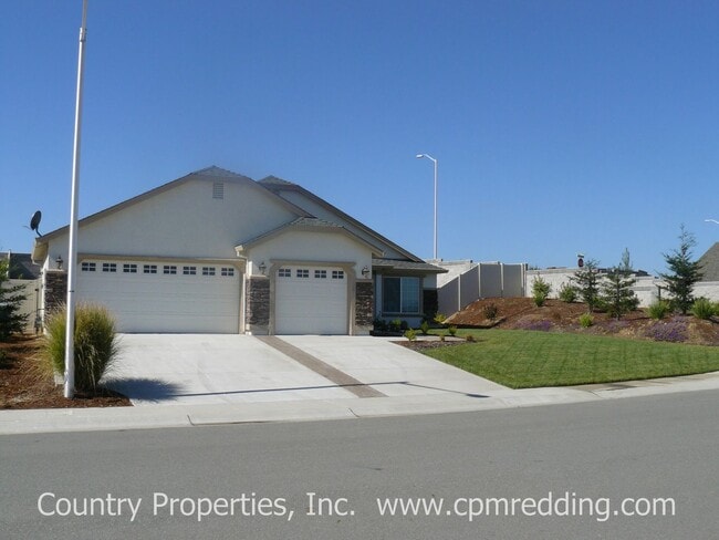 498 River Park Dr in Redding, CA - Building Photo - Building Photo